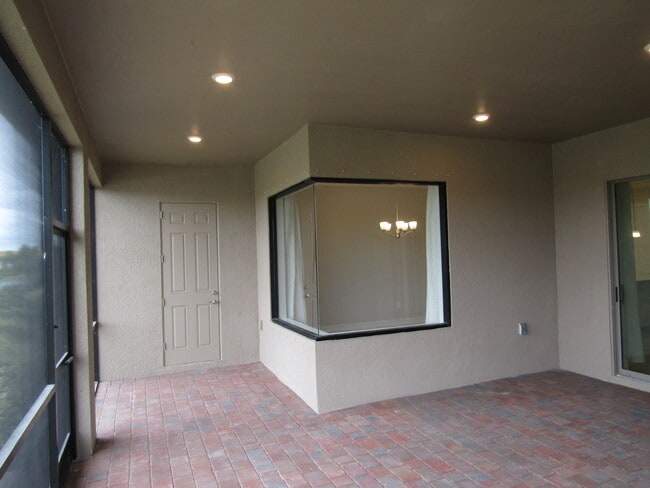 Building Photo - 608 Maraviya Blvd