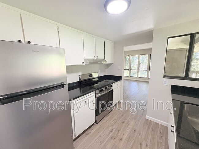 Building Photo - 2405 Sunny Ln