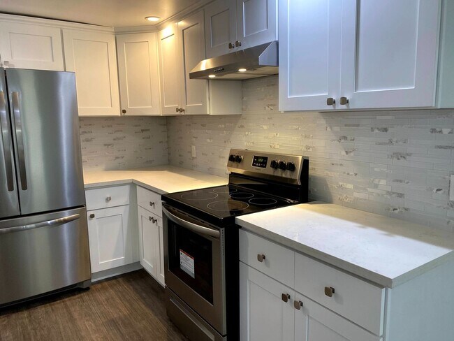 Building Photo - Coming Soon: Stylish 2-Bed Apartment with Underground Parking