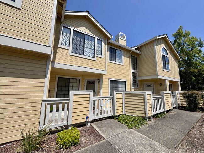 Primary Photo - 1002 Devonwood