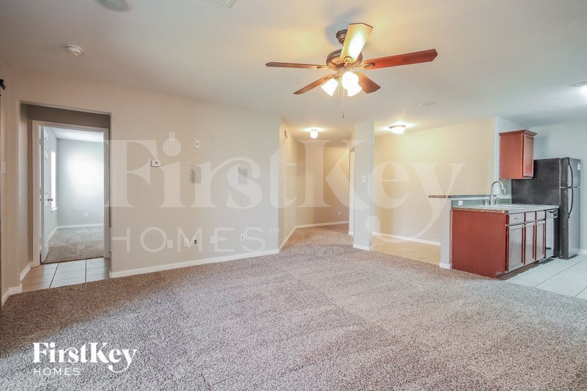 Building Photo - 9518 Peridot Green Dr