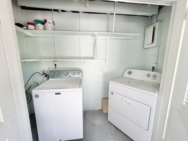 Building Photo - RFR (543 103rd Ave)