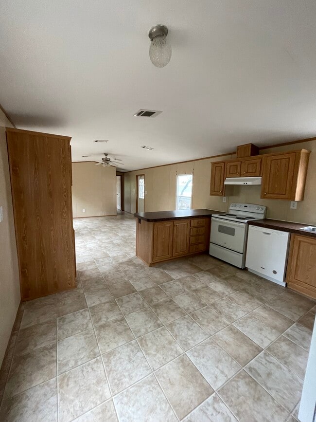 Building Photo - 340 Live Oak Rd