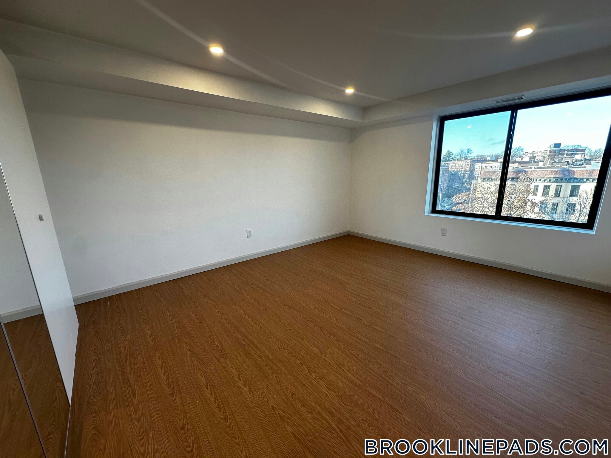 Building Photo - 1243 Beacon St