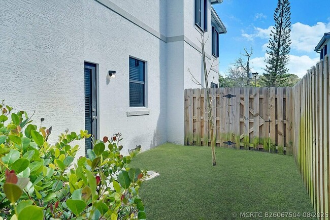 Building Photo - 2839 SW 16th Terrace