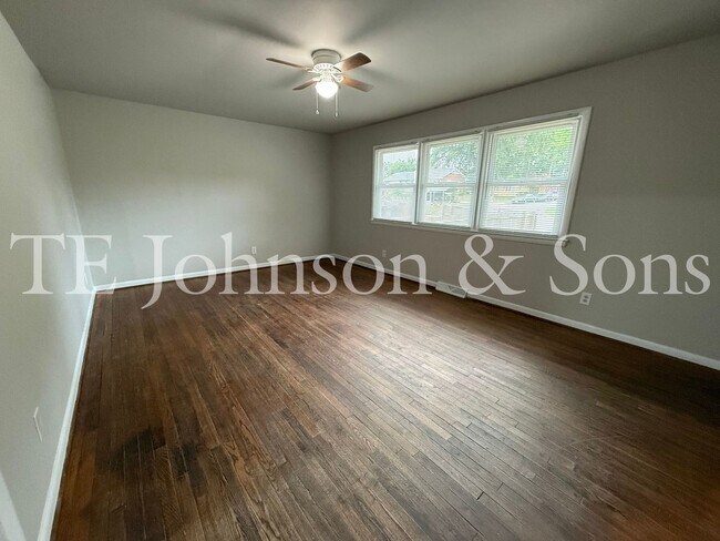 Building Photo - Newly Renovated 4 Bedroom Home with Hardwood Floors & Central A/C in Winston-Salem