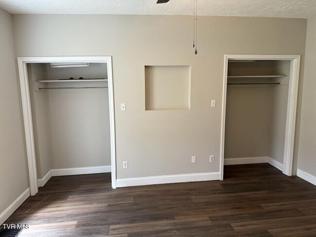 Building Photo - 4 Bedroom 2 Bath in Bristol, TN