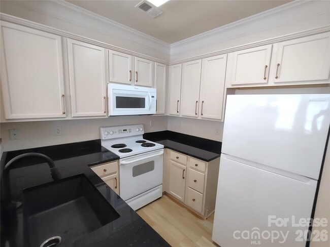 Building Photo - 8606 Beaver Creek Dr