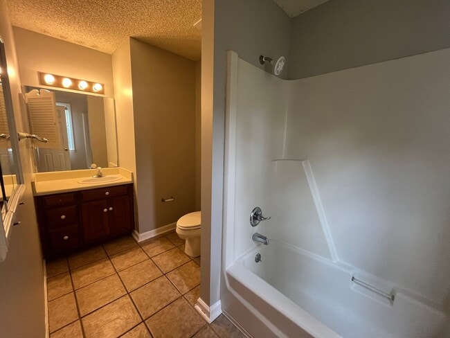 Building Photo - 2803 Fawnwood Cir