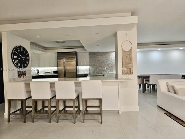 Building Photo - 900 Bay Dr