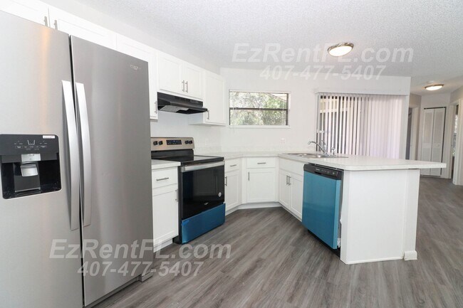 Building Photo - Summer Special! Charming 2 Bed/2 Bath Vill...
