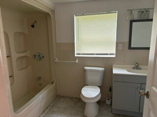 Bathroom - 222 S Country Club Rd