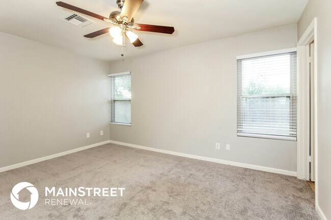 Building Photo - 6646 W Sunnyside Dr