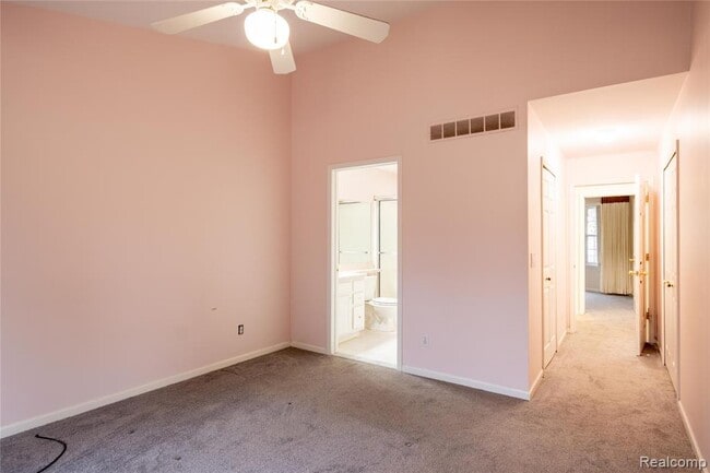 Building Photo - 41063 Millbrook Dr