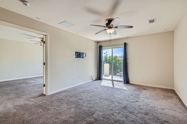 Building Photo - Dont Miss This Gorgeous 4 bed 3 bath plus Loft!