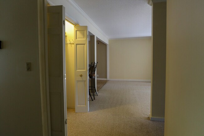 Building Photo - 111 Brook Hollow