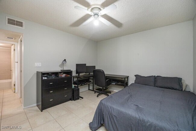 Building Photo - 3635 Boca Ciega Dr