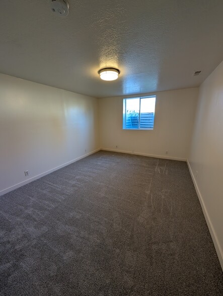 Building Photo - 155 E Griffith Rd
