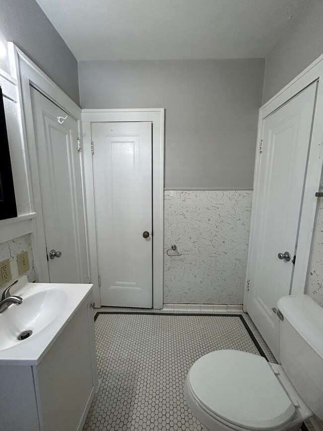 Building Photo - 3516 N 47th Ave