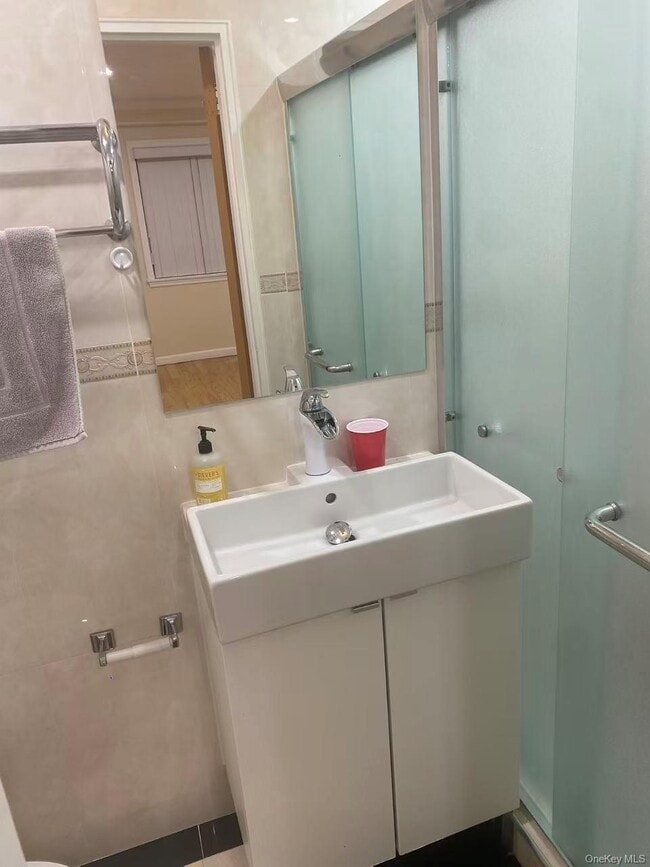 Building Photo - 207-24 28th Ave