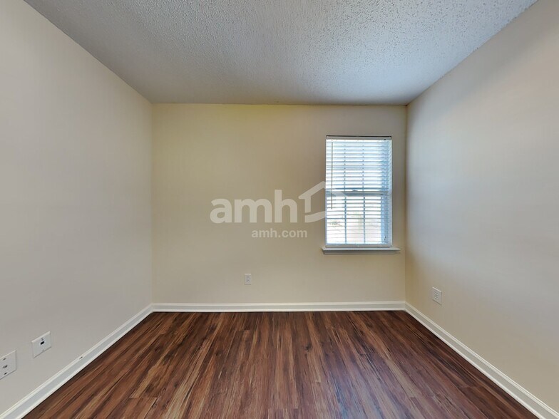 Building Photo - 2911 Firethorn Dr