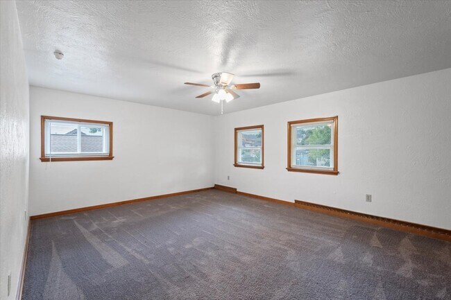 Building Photo - 3635 Poplar Ave