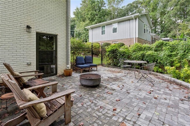 Building Photo - 720 Brookline Dr SE
