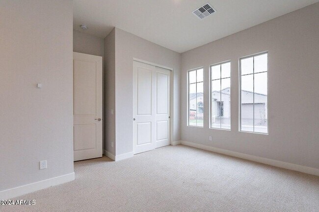 Building Photo - 21390 W Meadowbrook Ave