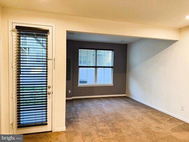 Building Photo - 4074 Elizabeth Reed Wy