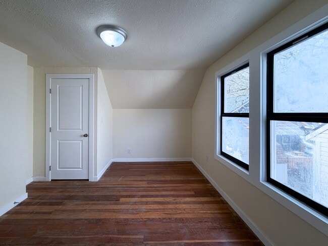 Building Photo - 960 Clark St