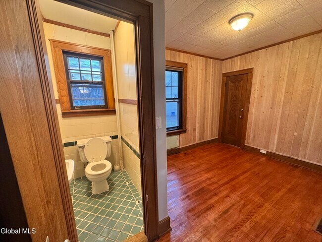 Building Photo - 405 Manning Blvd