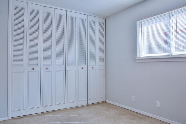 Building Photo - 9518 Millbrook Dr