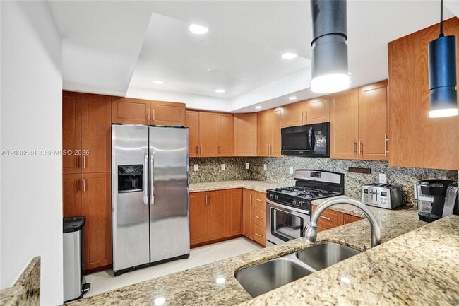 Building Photo - 2030 S Ocean Dr