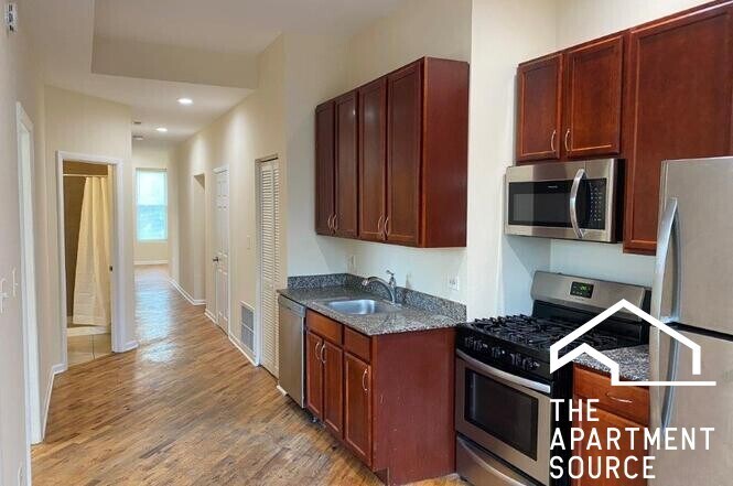 Building Photo - 2300 S Ridgeway Ave