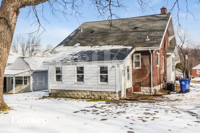 Building Photo - 1455 S New Florissant Rd