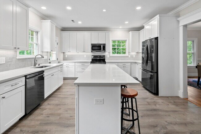 Building Photo - 6916 Seven Locks Rd