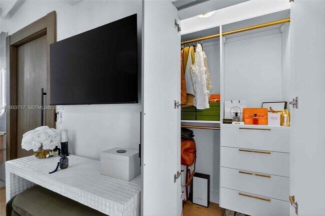 Building Photo - 800 NE 97th St