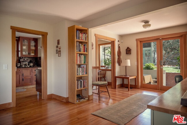 Building Photo - 1480 N Mentor Ave