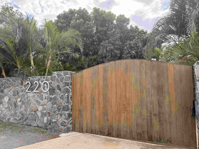 Building Photo - 220 Kaiola Pl