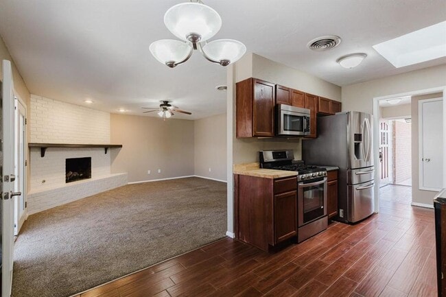 Building Photo - Cute, Clean Brick Home