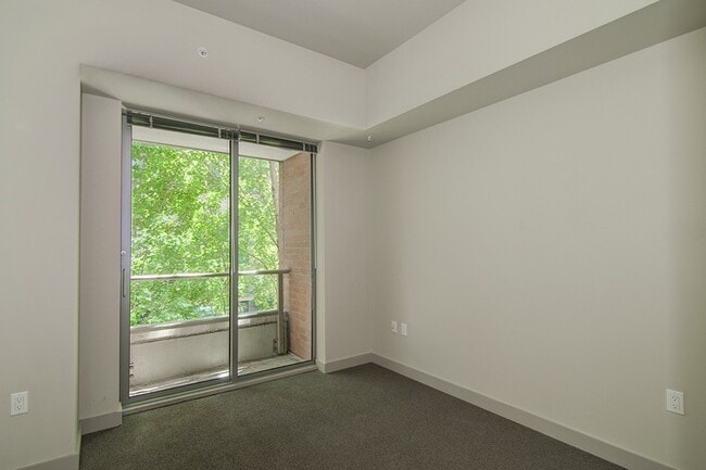 Building Photo - Great 2bd 2ba condo in Downtown/South Lake...