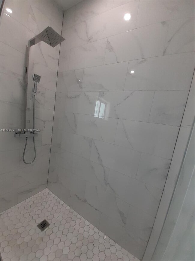 Building Photo - 23 Jenny Ln