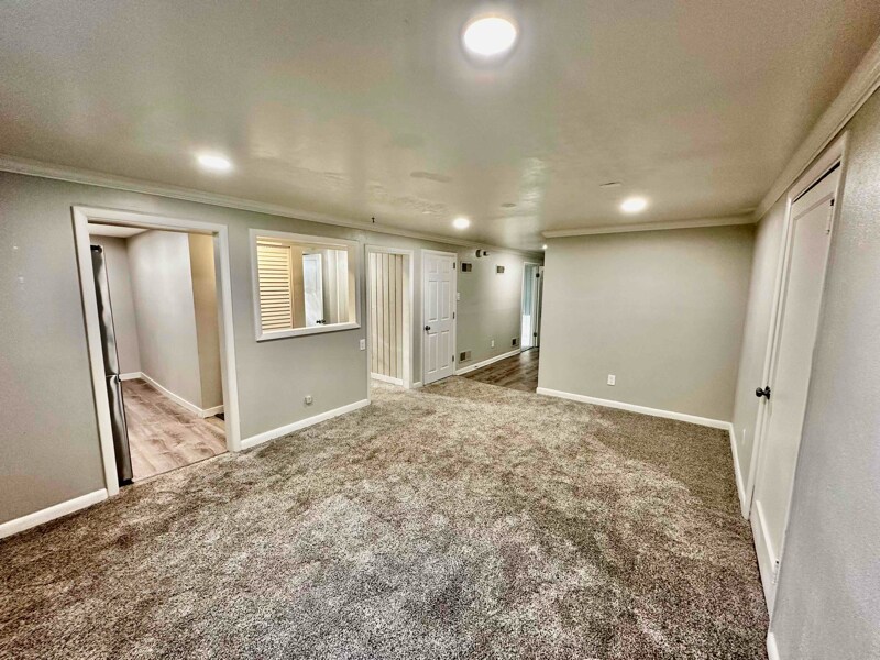 Building Photo - 1124 N Meade Ave