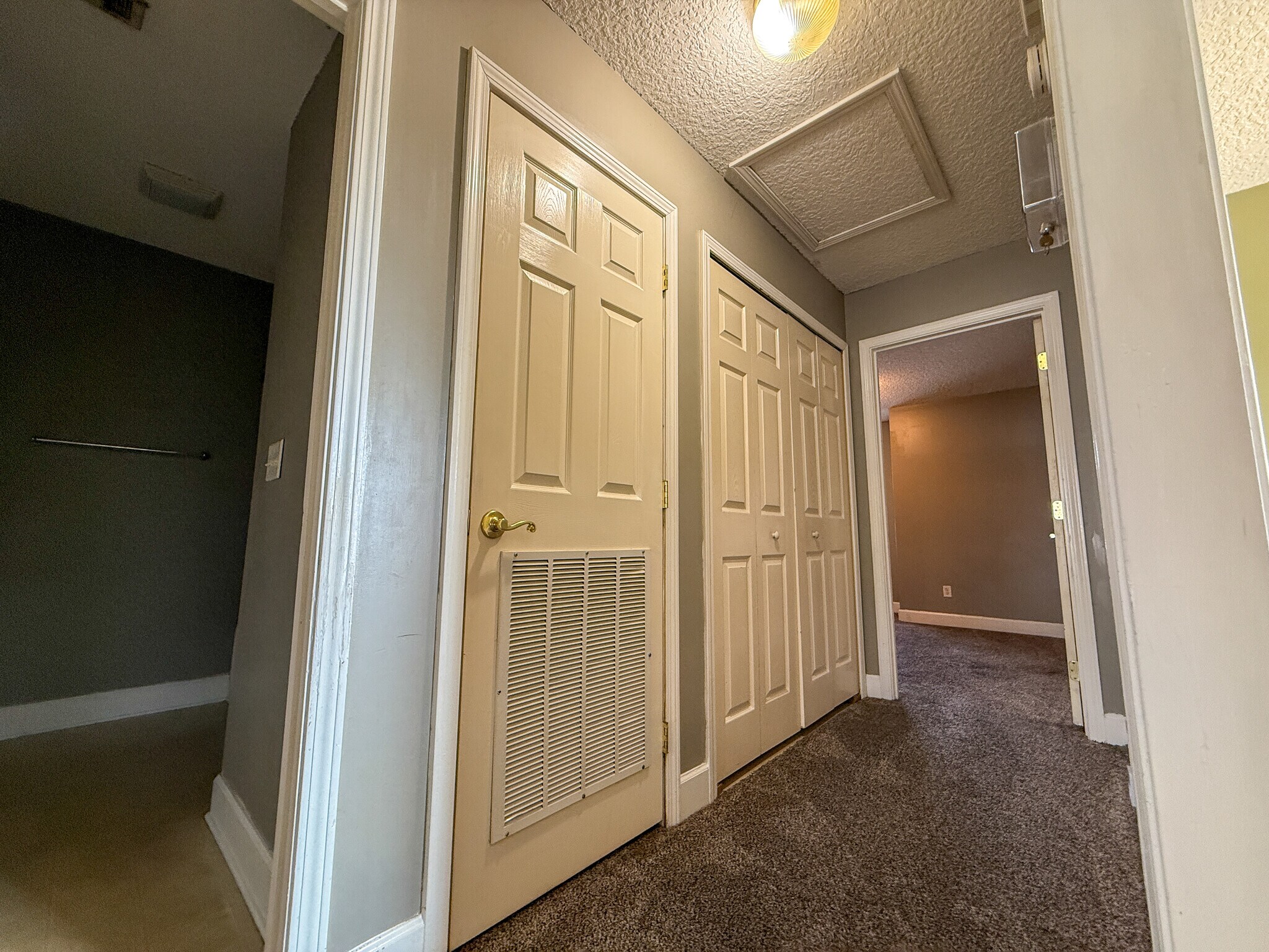 Building Photo - 210 Lantana Ct