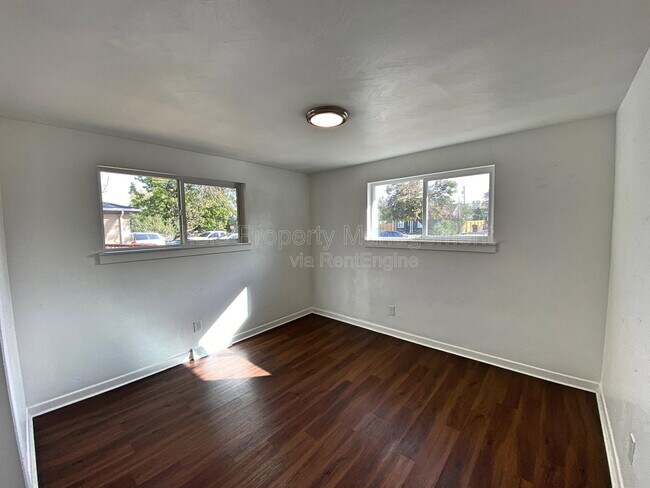 Building Photo - 2829 W Park Pl
