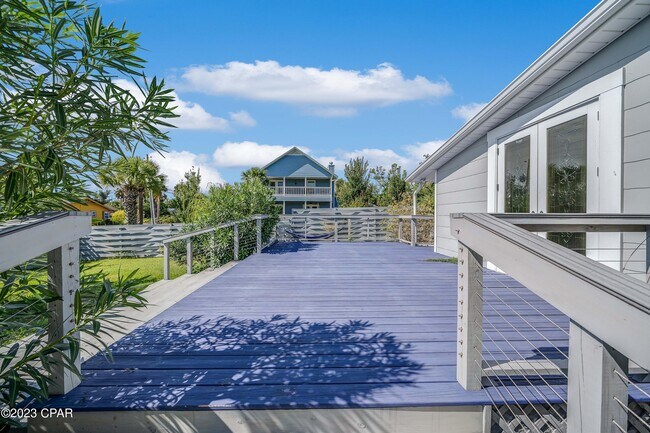 Building Photo - 2316 W Beach Dr