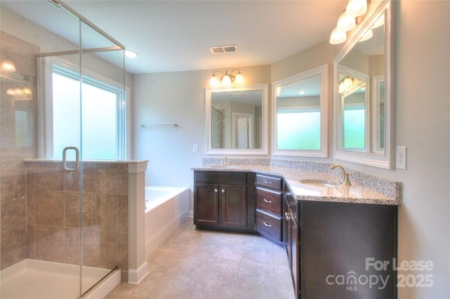 Building Photo - 3013 Hamilton Mill Dr