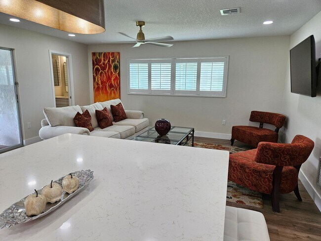 Building Photo - Annual Rental or 6+ month option - FURNISHED HEATED POOL HOME. Gorgeous 3 Bedroom, 3 Bath, 2 Car ...