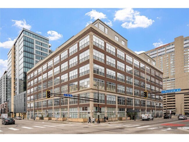 Building Photo - 521 S 7th St