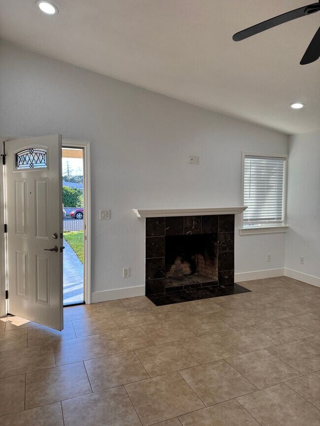 Building Photo - 3/2 home